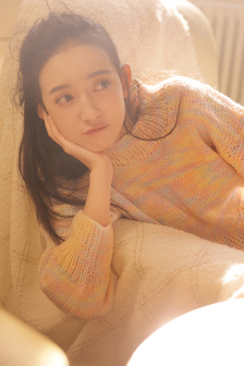 美女与男生亲密接触视频